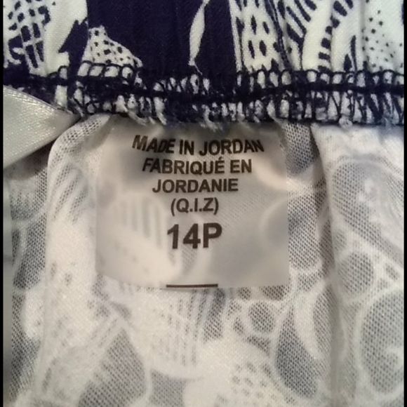 Floral Capri Pants with Pockets by Alia Petite - Picture 12 of 14